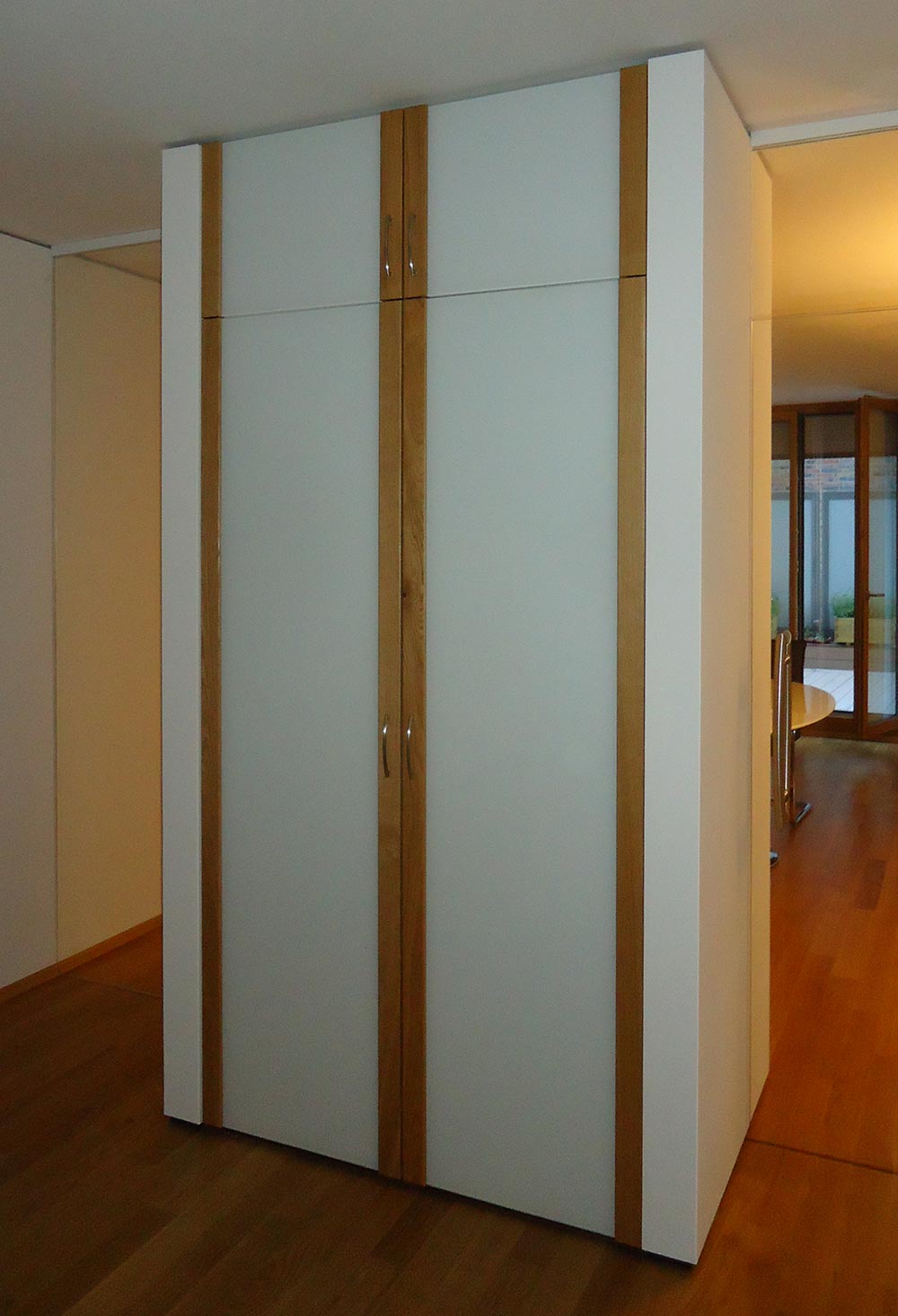 schrank_garderobe.jpg