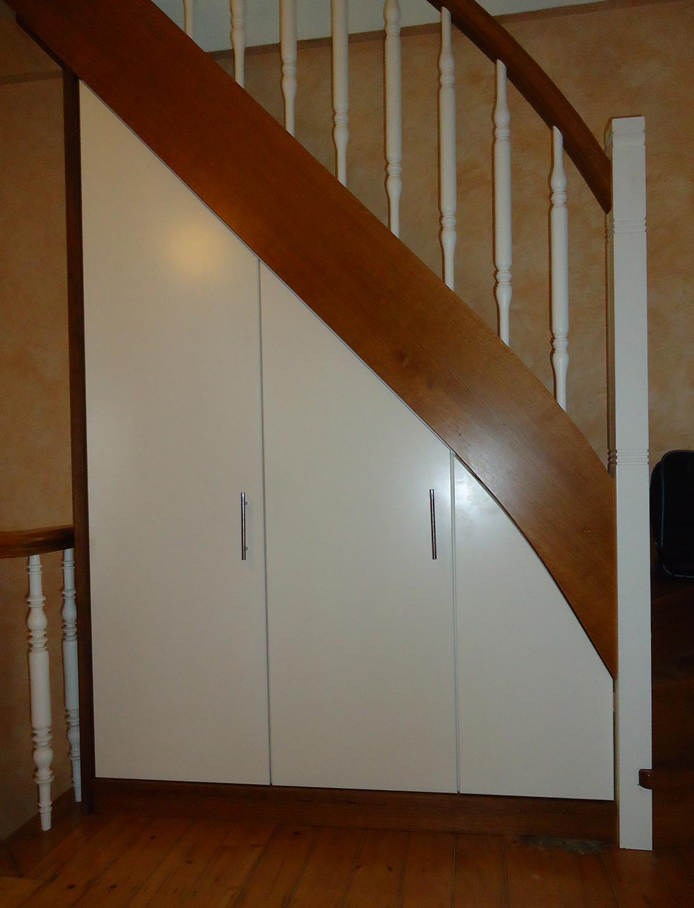 treppen_unterbauschrank_ideal_eingepasst.jpg